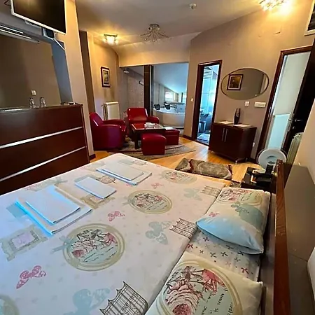 Royal 2* Podgorica